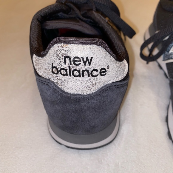 New Balance tennis shoes - Picture 3 of 5